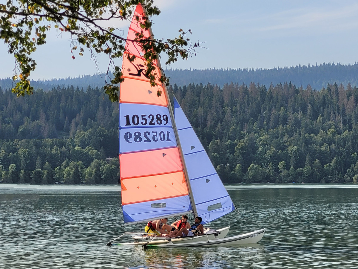 SchülerInnen Segeln auf dem Genfer See.