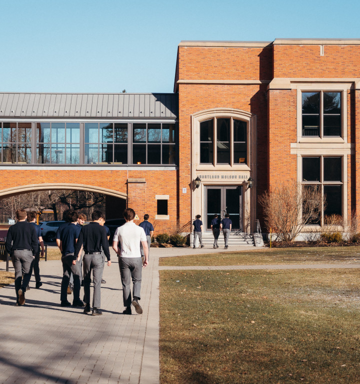 Schüler auf dem Campus