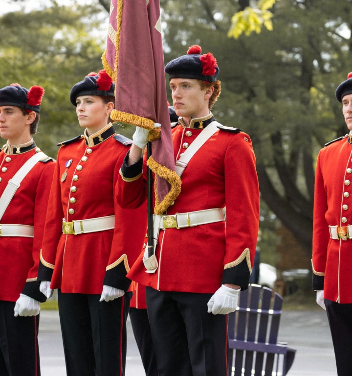 Kadetten an der Bishop's College School in Uniform