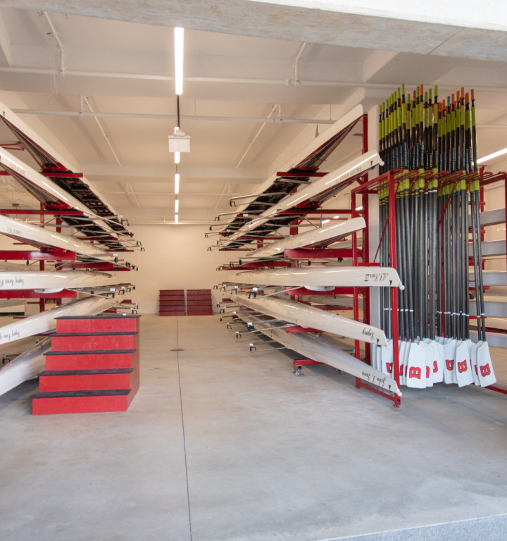 Foto vom Innenleben des Boathouse der  Brentwood College School