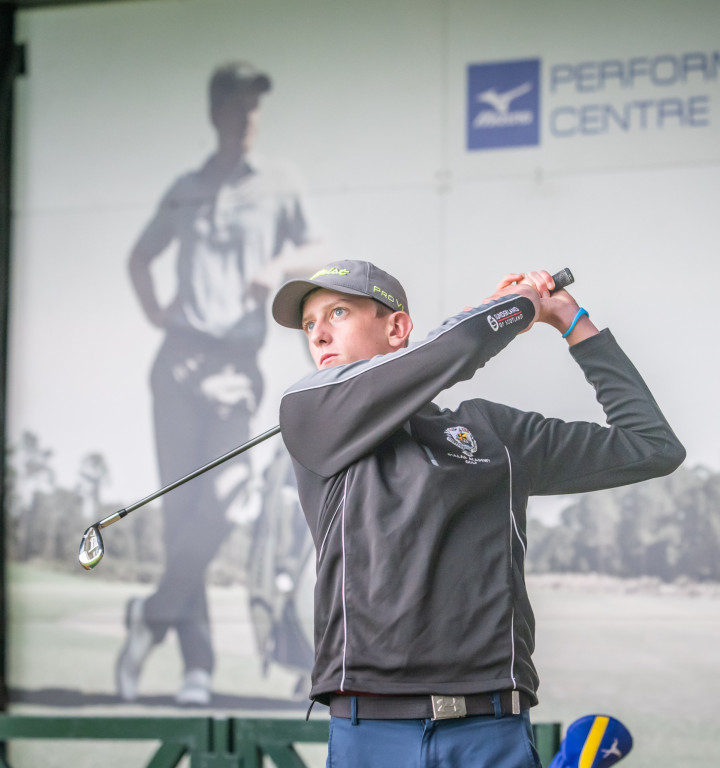 Schüler bei Übungen im Golf-Center Gleneagles, Schottland