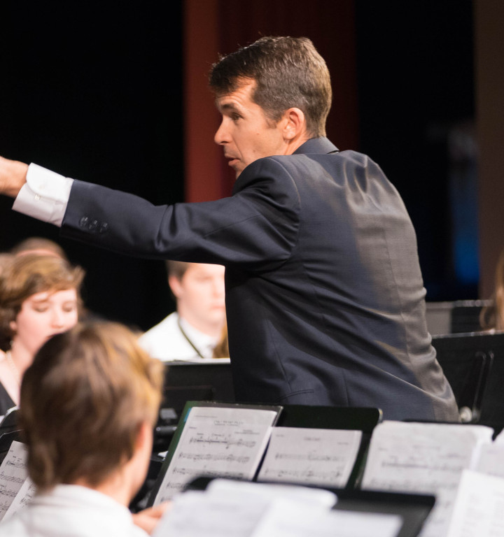 Konzert der Fryeburg Academy - Schulorchester mit Dirigent