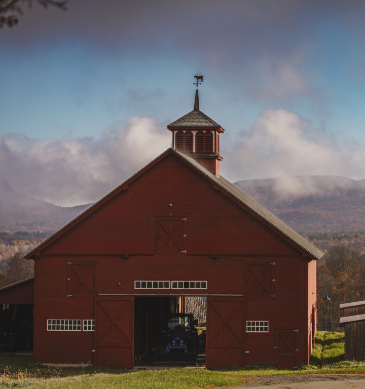 Blick auf das Farmgebäude der Northfield Mount Hermon School
