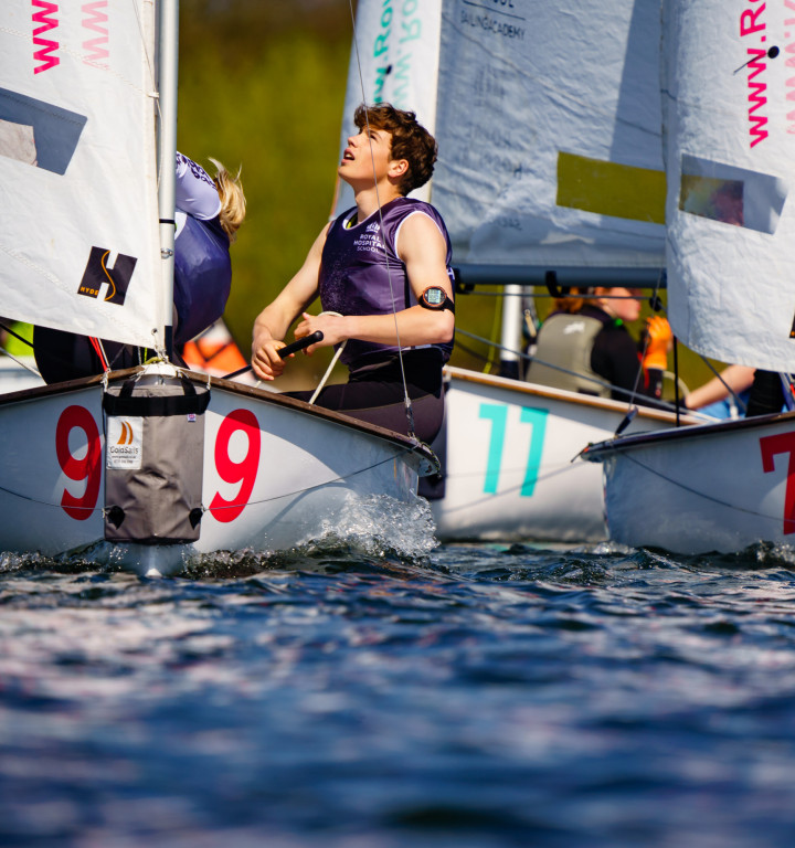 Schüler beim Segeln