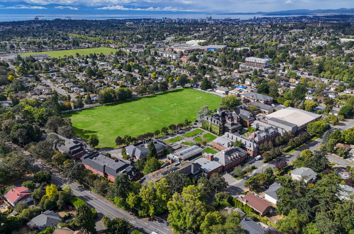 Luftaufnahme des SM'US Campus in Victoria, British Columbia